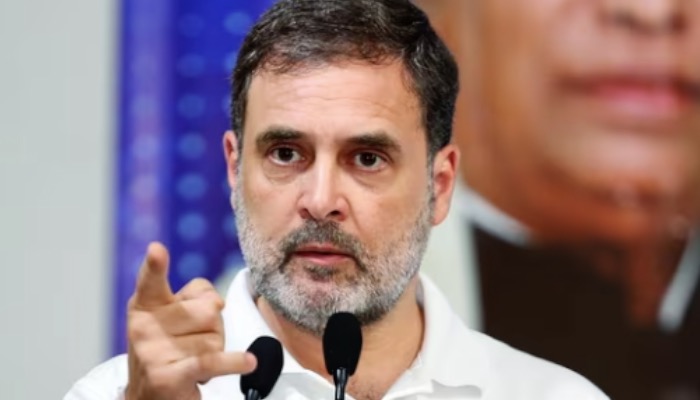 महिला के साथ राहुल की ‘बदतमीज़ी’ ! 5 सेकेंड में मुकर गये, बोले- Disturb मत करो