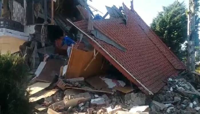 कश्मीर घाटी में सुरक्षाबलों का एक्शन जारी, पिछले 48 घंटे में 8 आतंकियों के घर किए गए ध्वस्त