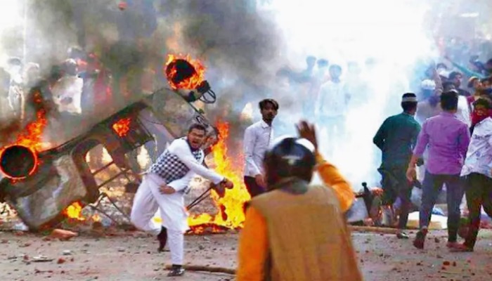 झारखंड के हजारीबाग में बड़ा बवाल, उपद्रवियों ने शोभायात्रा पर किया पथराव,सड़क जाम, मची अफरातफरी