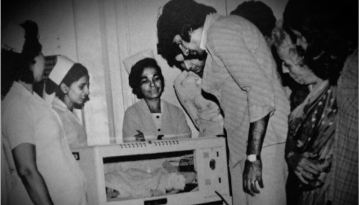 अमिताभ बच्चन हुए भावुक, अभिषेक के जन्मदिन पर पुरानी तस्वीर के साथ लिखा - समय कितनी तेजी से बीत गया