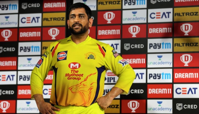 IPL से रिटायरमेंट पर धोनी का आया चौंकाने वाला बयान ? सीजन के पहले मुकाबले से थोड़ी देर पहले तोड़ी चुप्पी ? मची खलबली