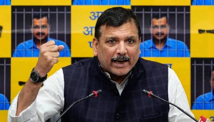 CM योगी ने जिस CO की खुलकर की प्रशंसा उसे AAP नेता संजय सिंह ने बताया लफंडर