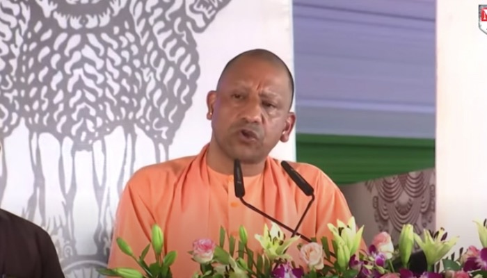 Gorakhpur में CM Yogi की बातों से भावुक हुए उपराष्ट्रपति Jagdeep Dhankhar