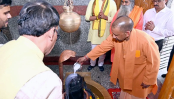 महाशिवरात्रि पर सीएम योगी ने की तीन प्रमुख शिव मंदिरों में पूजा-अर्चना