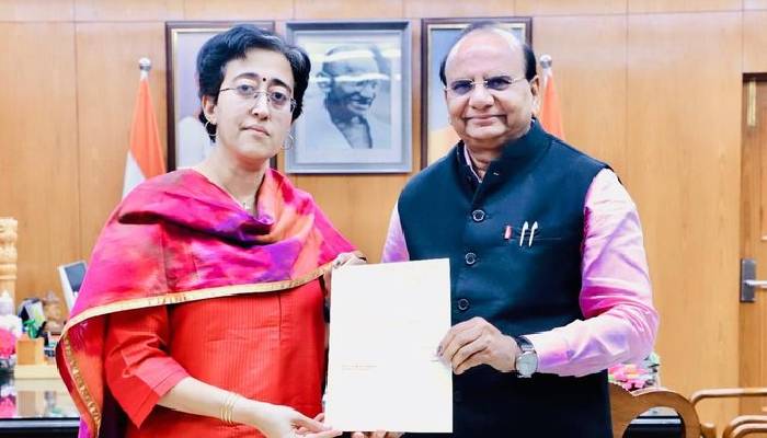 दिल्ली के मुख्यमंत्री  पद से आतिशी ने दिया इस्तीफा, उपराज्यपाल ने भंग की विधानसभा