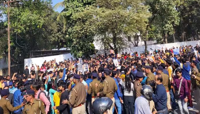 BPSC आंदोलन में तेजस्वी यादव ने दिया BJP के खिलाफ भड़काऊ बयान, कहा- छात्र आंदोलन को कुचलना चाह रही भाजपा की 'बी' टीम