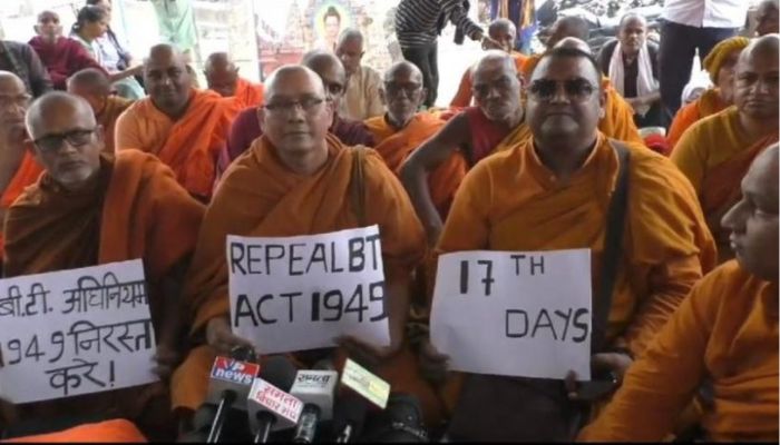 बौद्ध भिक्षुओं का 2 महीने से अनशन, जानिए 1949 के कानून से क्यों हैं नाराज़