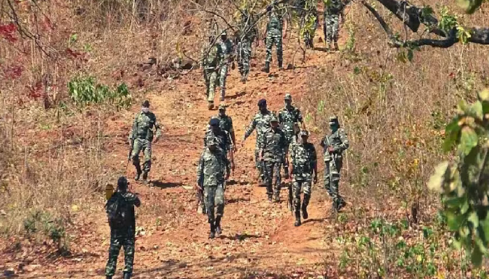 Dantewada Encounter: छत्तीसगढ़ के दंतेवाड़ा में सुरक्षाबलों ने मुठभेड़ में महिला नक्सली को ढेर किया