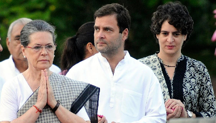 हरियाणा में सीएम धामी ने कांग्रेस पर साधा निशाना, बोले- हुड्डा राज में थी दलाल और डीलरों की सरकार