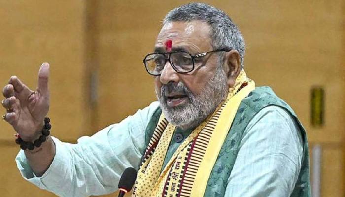 केंद्रीय मंत्री गिरिराज सिंह ने राहुल गांधी पर साधा निशाना, 'अराजकता फैला कर वो अंबेडकर बनना चाहते है'