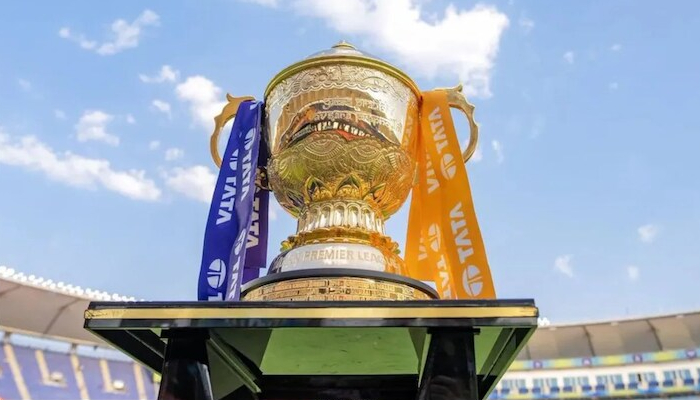 IPL 2025: बीच आईपीएल इन टीमों को लगा बड़ा झटका, 8 खिलाड़ी लौटेंगे अपने देश