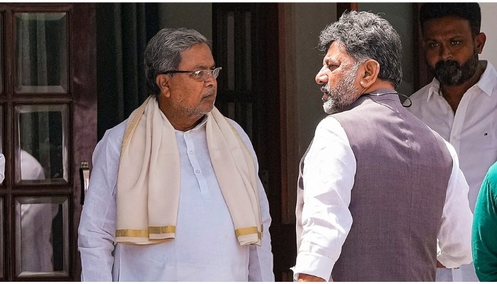 कर्नाटक की कांग्रेस सरकार में शुरू हुई तकरार, ट्रांसफर पोस्टिंग के खेल में आपस में भिड़ गए CM सिद्धारमैया और डीके शिवकुमार