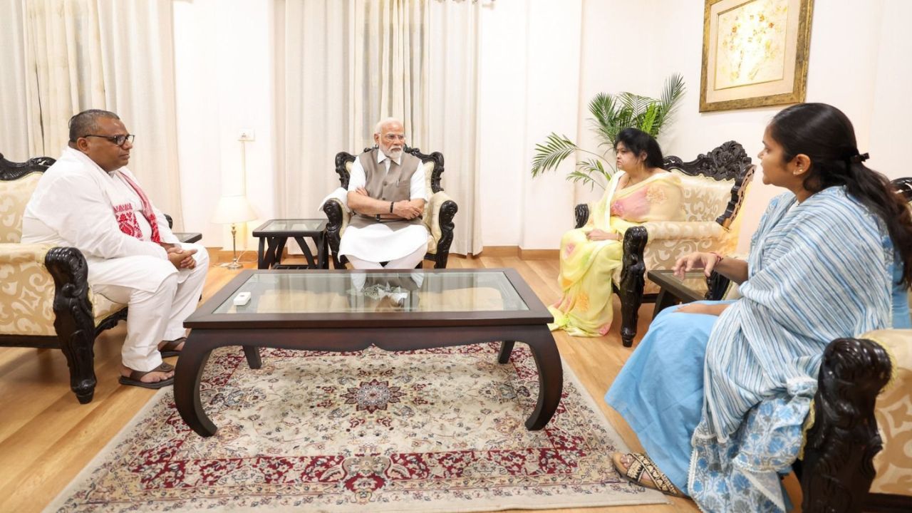 PM मोदी ने कानपुर में शुभम द्विवेदी के परिवार से की मुलाकात, कहा- आतंकियों के अंत तक जारी रहेगी कार्रवाई