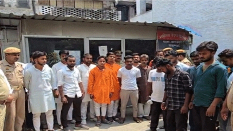 बनारस में 21 फर्जी पंडा-पुजारी गिरफ्तार, काशी विश्वनाथ मंदिर के VIP दर्शन के नाम पर चल रहा था फर्जीवाड़ा
