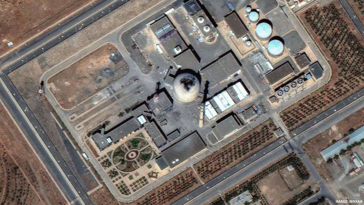 'आंखें खोल के देख लें...', इजरायल के हमले में तबाह हुआ ईरान का Nuclear Reactor, मैक्सार की सैटेलाइट तस्वीरों से खुलासा