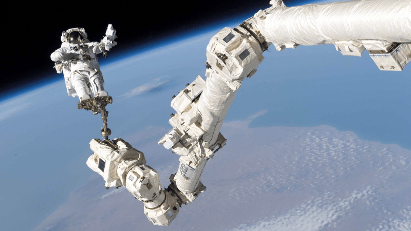 International Space Station: फुटबॉल ग्राउंड से बड़ा आकार… कैसा दिखता है, किसने बनाया और कैसे करता है काम, जानिए ISS के बारे में सबकुछ