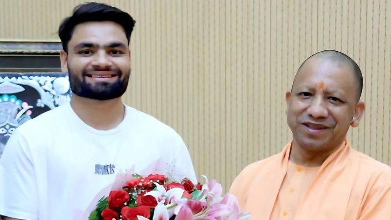 स्टार क्रिकेटर रिंकू सिंह बने बेसिक शिक्षा अधिकारी, सीएम योगी ने खेल कोटे से दिया बड़ा तोहफा