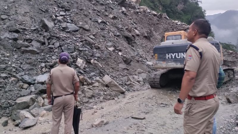Uttarakhand: उत्तरकाशी में बादल फटने से मचा हड़कंप, बड़कोट में SDRF और पुलिस का रेस्क्यू ऑपरेशन जारी