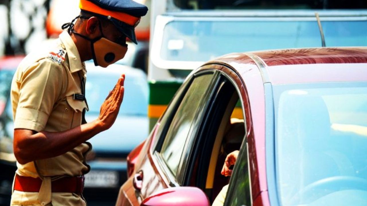 कार से हटाएं ये चीज, वरना ट्रैफिक चालान के साथ जुर्माने का सामना करना पड़ेगा