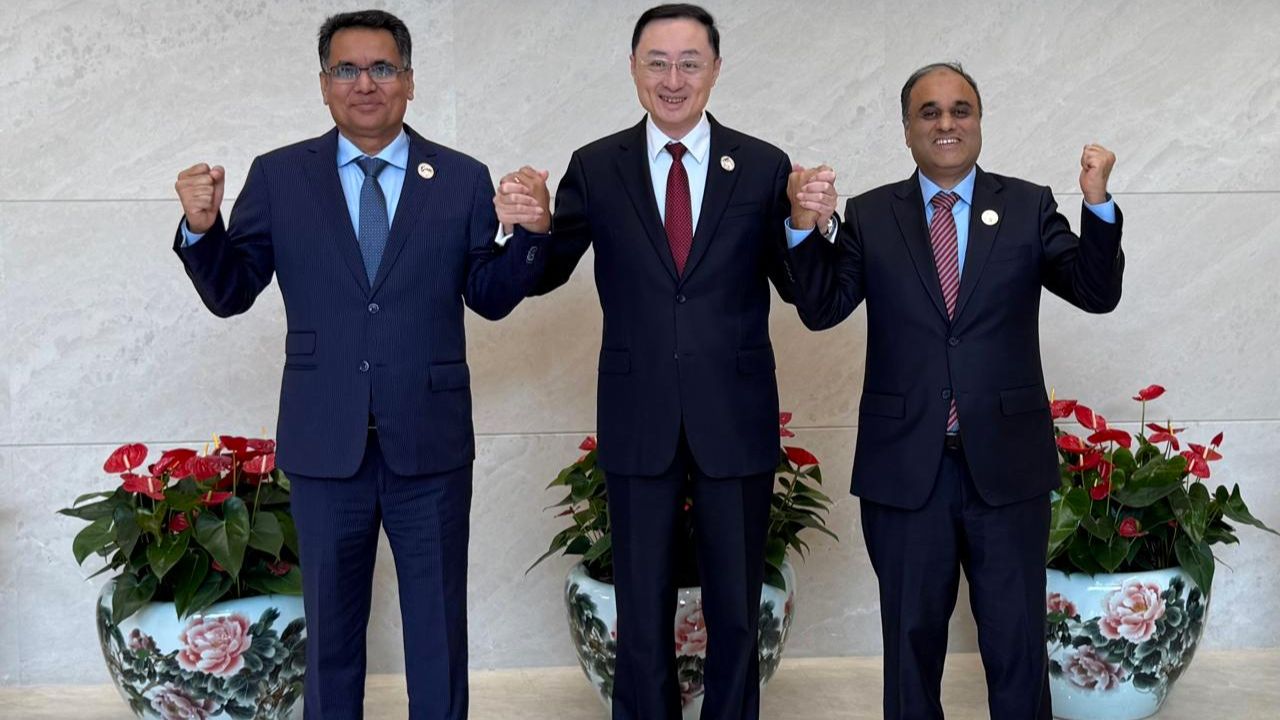 भारत के खिलाफ़ विरोध को हवा दे रहा चीन! बांग्लादेश-PAK के साथ की बैठक, बीजिंग से मिले नए समीकरण के संकेत