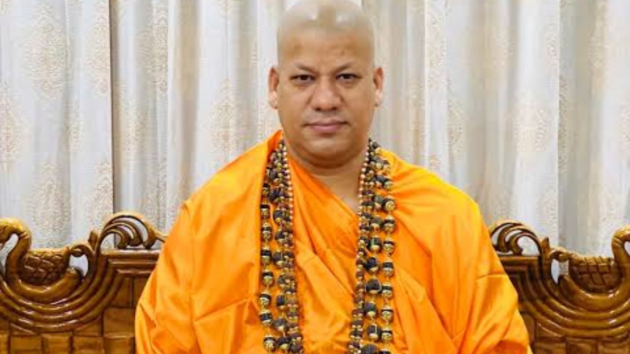 धर्म की आड़ में अपराध पर निरंजनी अखाड़ा ने लिया सख़्त स्टैंड, आसाराम और राम रहीम को साधु-संत मानने से किया इनकार