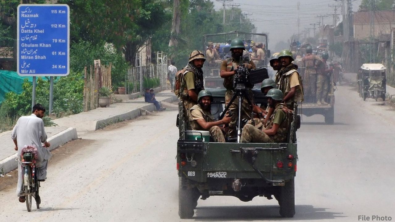 पाकिस्तान के उत्तरी वजीरिस्तान में बड़ा आतंकी हमला, PAK Army के काफिले में घुसा विस्फोटकों से भरा वाहन, 13 जवानों की मौत, 35 से ज़्यादा घायल
