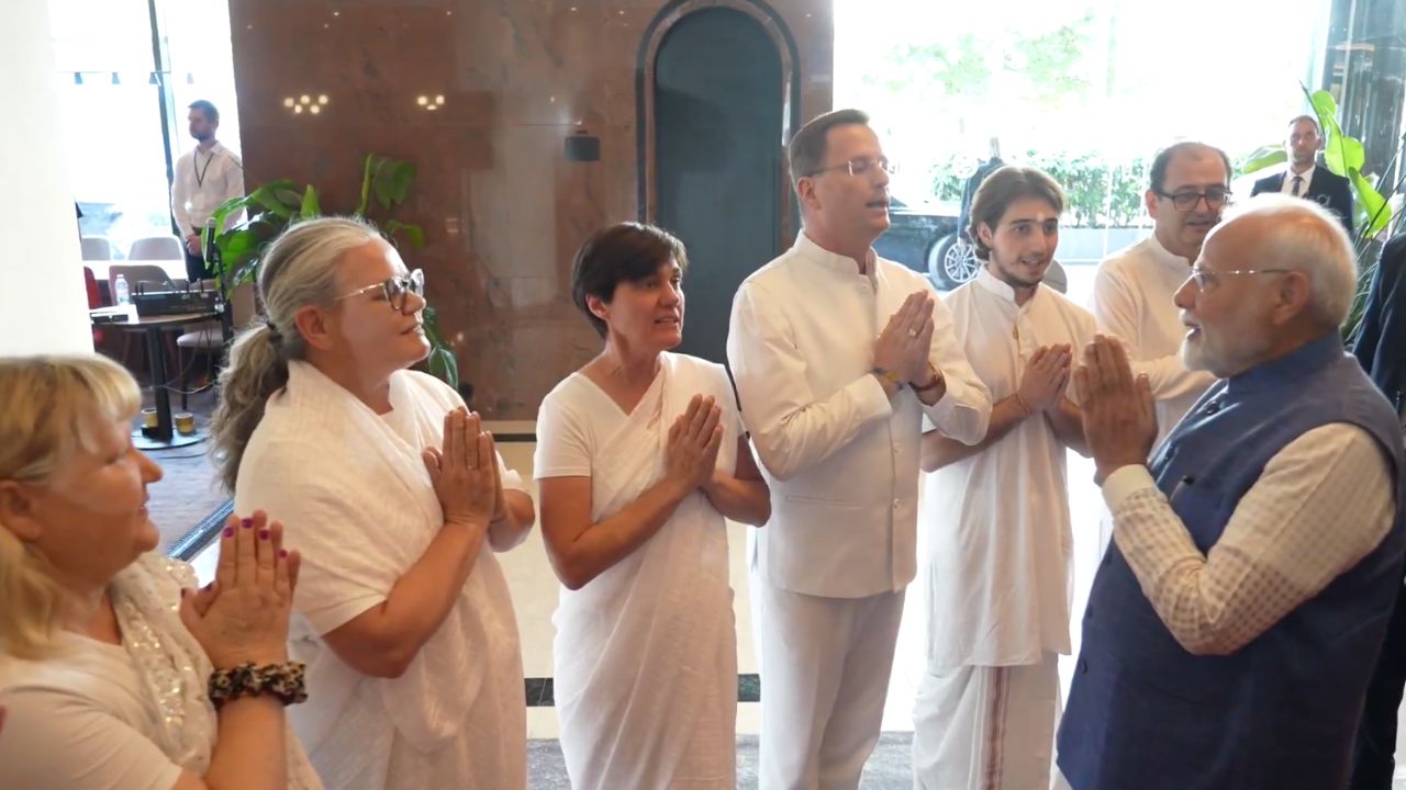 क्रोएशिया में मोदी मैजिक, गूंजे वैदिक श्लोक, हुआ गायत्री मंत्र से स्वागत, सड़कों पर लगे मोदी-मोदी और भारत माता की जय के नारे