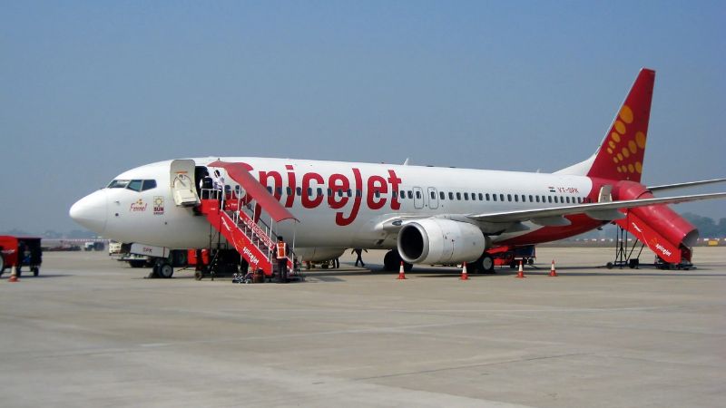 SpiceJet की बड़ी लापरवाही: दुबई से पुणे आया प्लेन, लेकिन यात्रियों का सामान वहीं छोड़ आया, भड़के पैसेंजर्स