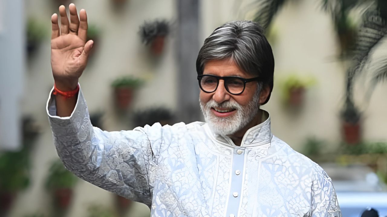 'शहंशाह को नींद नहीं आती क्या?' आधी रात में जागी अमिताभ बच्चन की देशभकति, ट्रोलर्स ने फिर किया सवाल