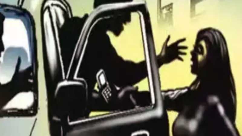 मोहाली में नाबालिग लड़की का अपहरण के बाद चलती कार में रेप, सुनसान जगह पर छोड़कर भागे आरोपी, जांच में जुटी पुलिस