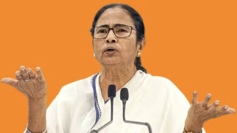ममता बनर्जी ने की उमर अब्दुल्ला को नजरबंद किए जाने की आलोचना, कहा- यह लोकतांत्रिक अधिकारों को छीनने जैसा