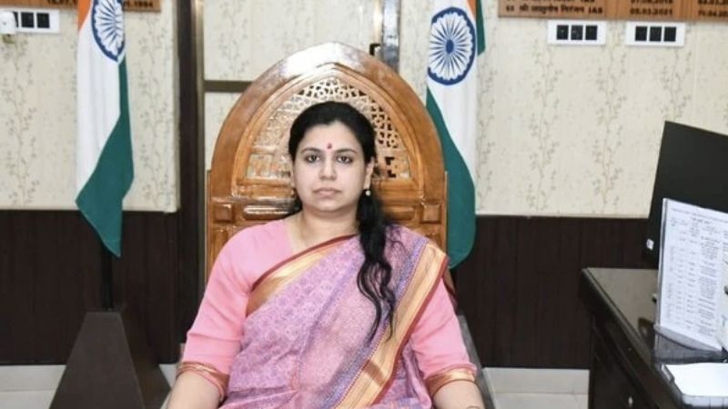 DM दिव्या मित्तल का बेबाक अंदाज... सांसद-विधायक से दो टूक कहा- ट्रांसफर के लिए फोर्स नहीं कर सकते, वायरल हुआ वीडियो