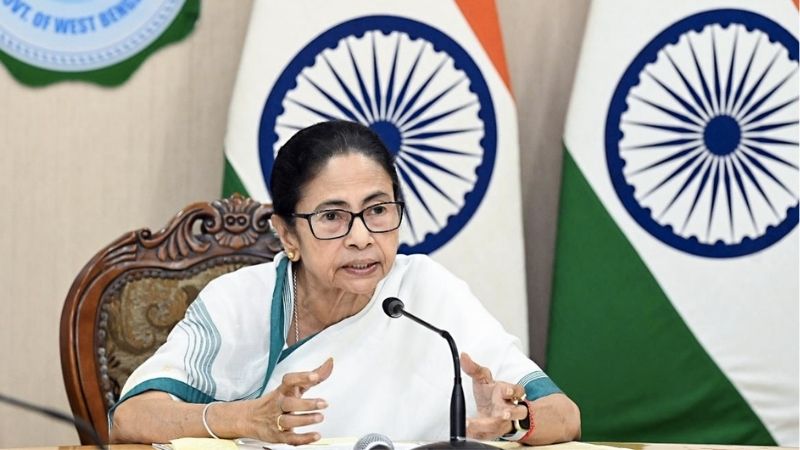 बंगाल निवासी को NRC नोटिस देने पर भड़की सीएम ममता, कहा- विदेशी घुसपैठिया बताकर परेशान कर रही असम सरकार