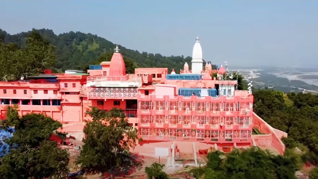 ऋषिकेश घूमने जा रहे हैं तो ट्रिप प्लान में मनसा देवी मंदिर को जोड़ना न भूलें, जानिए रूट और दर्शन का समय