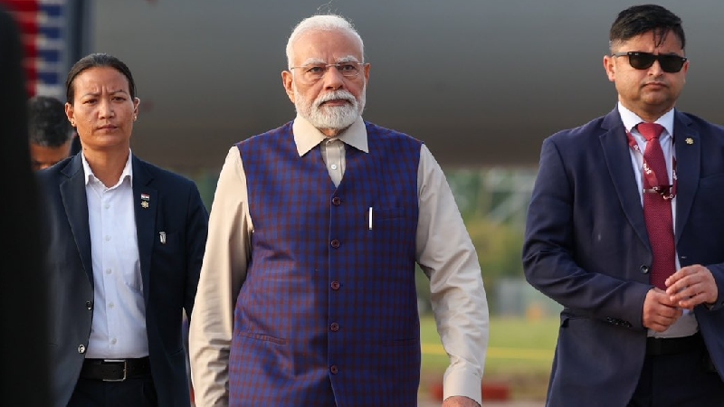 लंदन पहुंचे पीएम मोदी, एयरपोर्ट पर ऐसा क्या हुआ जो बोले- 'मैं अभिभूत हूं'?