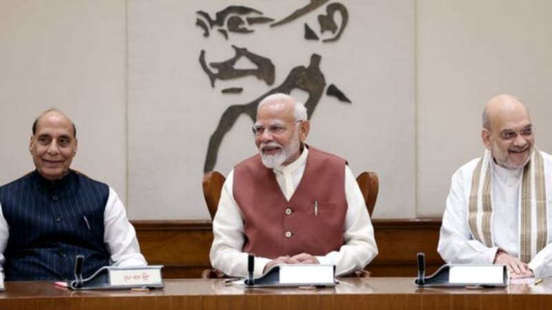 पहली नौकरी मिलते ही आपके खाते में आएंगे 15 हजार रुपए, मोदी सरकार ने 4 बड़ी परियोजनाओं को दी मंजूरी
