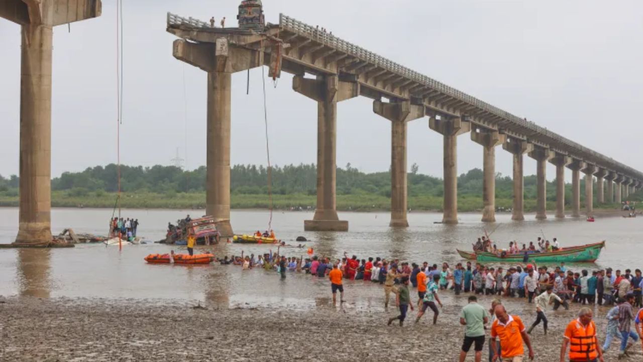 Vadodara Bridge Collapse:13 लोगों की मौत के बाद क्या किसी पर दर्ज हो सकता है केस? जानिए पीड़ित परिवार के अधिकार