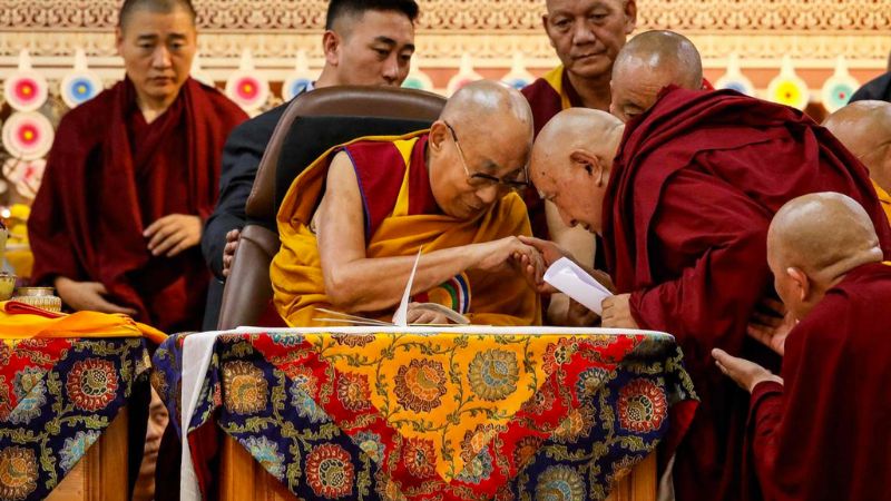 दलाई लामा ने चीन के मंसूबों पर फेरा पानी, 90वें जन्मदिन पर करेंगे अपने उत्तराधिकारी का ऐलान!