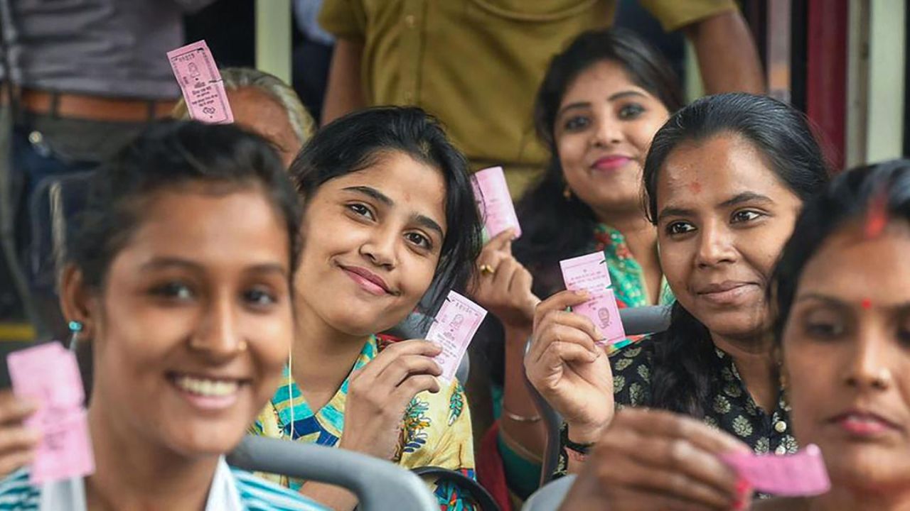DTC बसों में सिर्फ दिल्ली की महिलाओं को ही फ्री सफर? अब पिंक कार्ड की जगह आधार या वोटर कार्ड कराना होगा चेक, जानिए क्या है नियम
