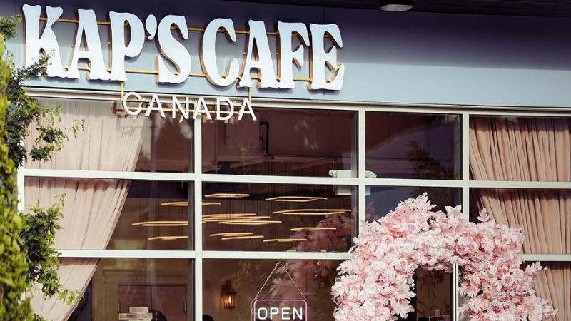 कॉमेडी किंग कपिल शर्मा बने कैफे के मालिक...कनाडा के सरे में खोला 'Kap’s Cafe', लगीं लंबी लाइनें!