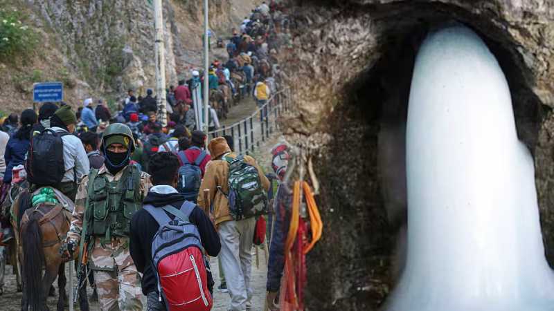अमरनाथ यात्रा 2025: अब तक दो लाख से अधिक श्रद्धालुओं ने किए बाबा बर्फानी के दर्शन, 6,143 यात्रियों का नया जत्था कश्मीर के लिए रवाना