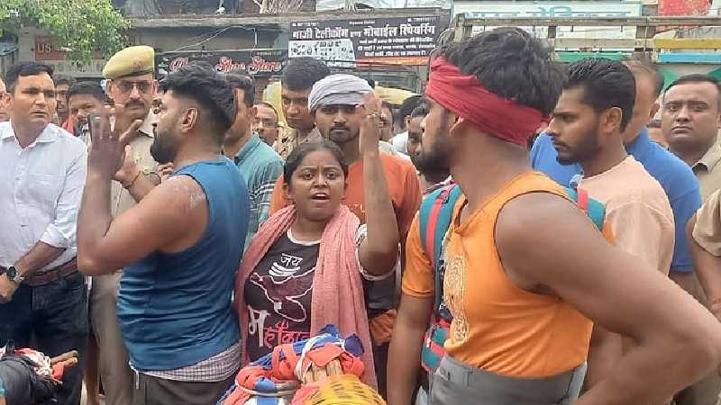 मुज़फ्फरनगर: कांवड़ खंडित होने पर बढ़ा तनाव, कांवड़ियों ने आरोपी पर सख़्त कार्रवाई की मांग की