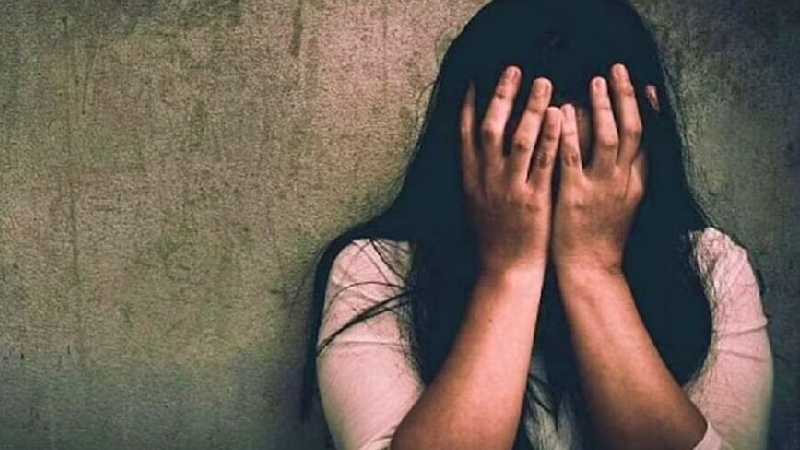 मुंबई: पायलट ने एयर होस्टेस को घर बुलाकर किया दुष्कर्म; मामला दर्ज