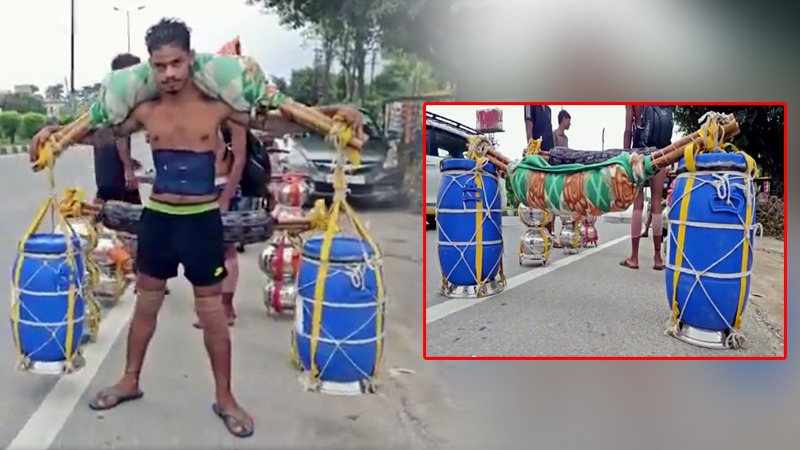 भोले के भक्त का अनोखा अंदाज, नीले ड्रम में 121 लीटर गंगाजल लेकर निकला कांवड़ियां