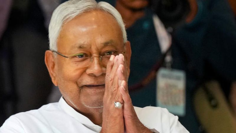 बिहार में चुनाव से पहले नीतीश सरकार का बड़ा मास्टरस्ट्रोक, सरकारी नौकरियों में महिलाओं को 35% आरक्षण, युवा आयोग के गठन का भी ऐलान