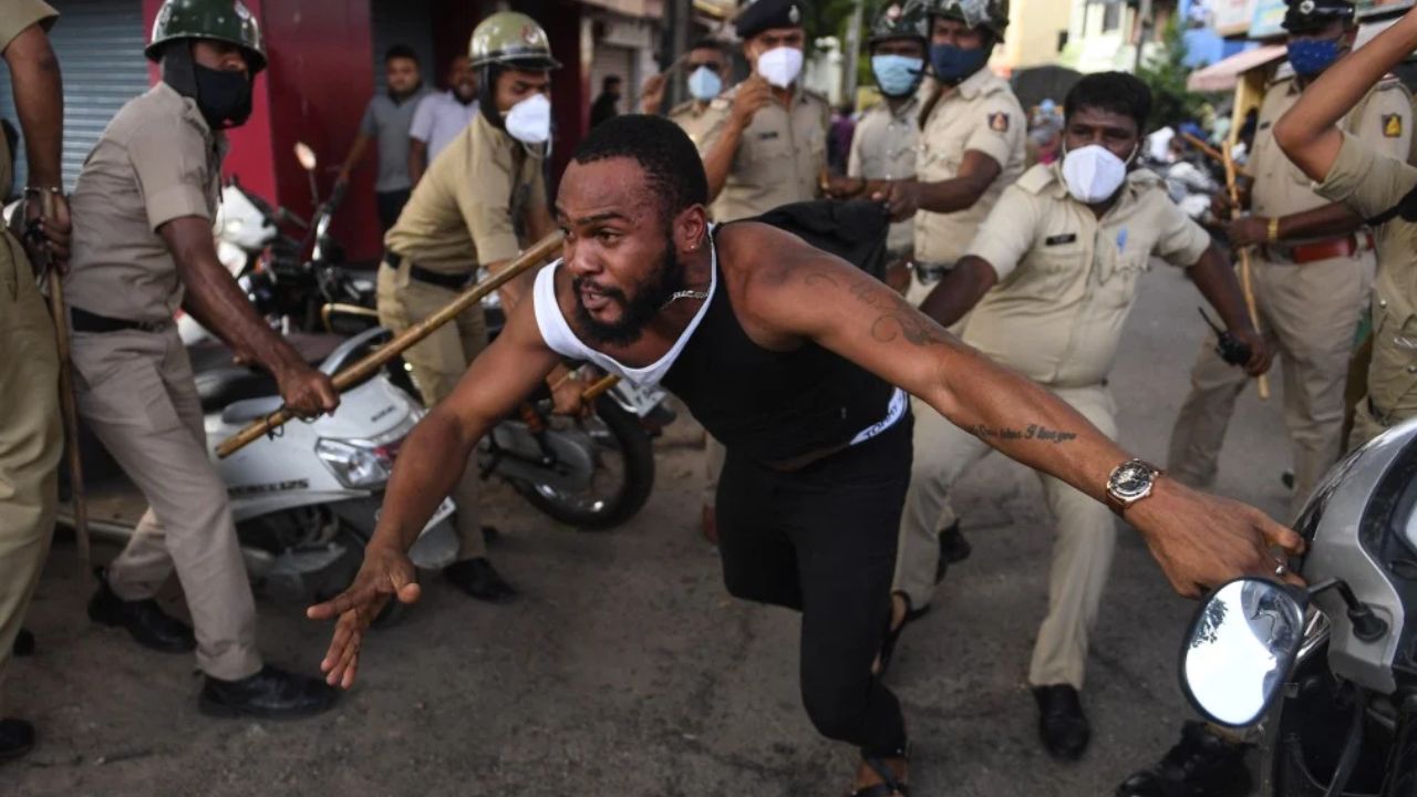 किसी दूसरे देश में आपके साथ हो जाए मारपीट, तो कैसे लें मदद? जानिए पूरा तरीका