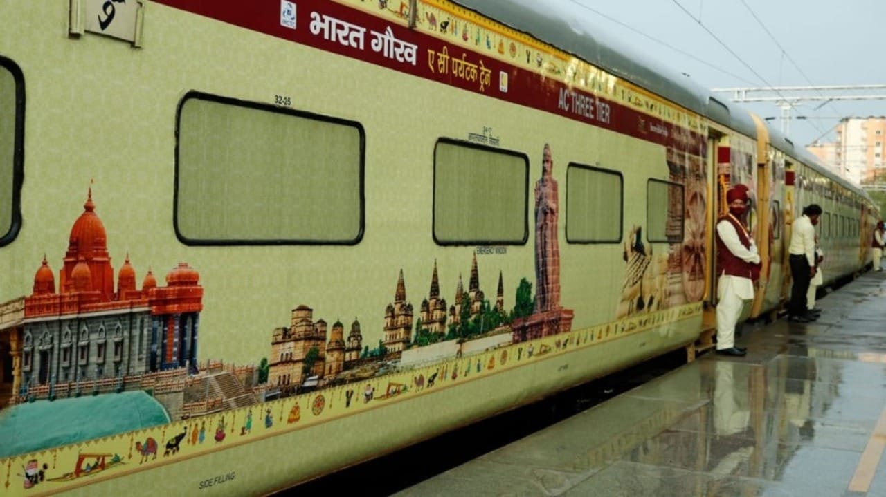 स्वतंत्रता दिवस पर रेलवे का तोहफा: 14 अगस्त से शुरू होगी 'स्वर्णिम भारत यात्रा' स्पेशल टूरिस्ट ट्रेन, 10 दिन में 15 ऐतिहासिक स्थलों का कराएगी दर्शन