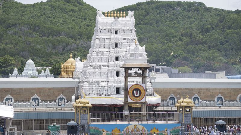 तिरुपति मंदिर में एक हजार गैर हिंदू कर रहे काम, केंद्रीय गृह राज्य मंत्री ने की जांच की मांग
