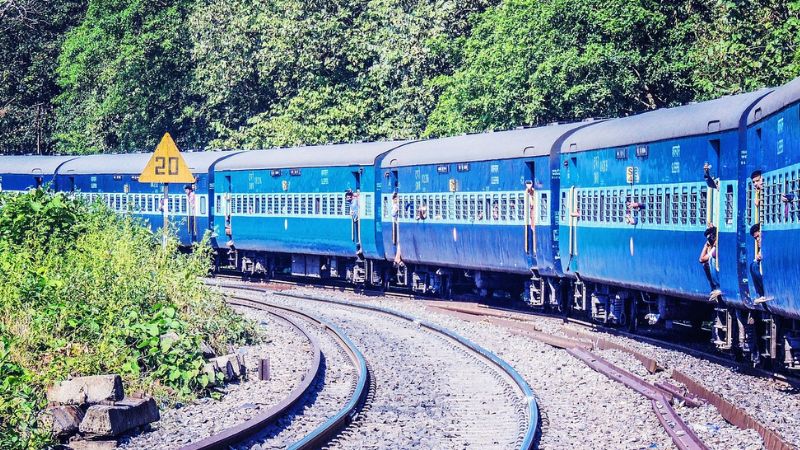 बड़ा अपडेट! रेलवे ने अगस्त-सितंबर के लिए रद्द की कई ट्रेनें, सफर से पहले चेक करें अपनी ट्रेन का स्टेटस