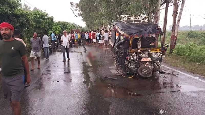 पटना में भीषण सड़क हादसा, ट्रक की ऑटो से टक्कर में 8 लोगों की मौत